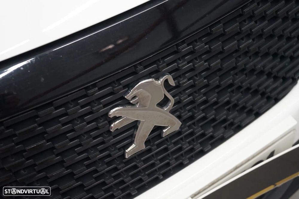 Peugeot 2008 1.2 PureTech Active Pack EAT8 - 8