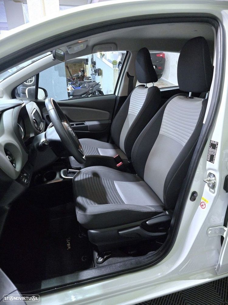 Toyota Yaris 1.5 HSD Comfort - 12