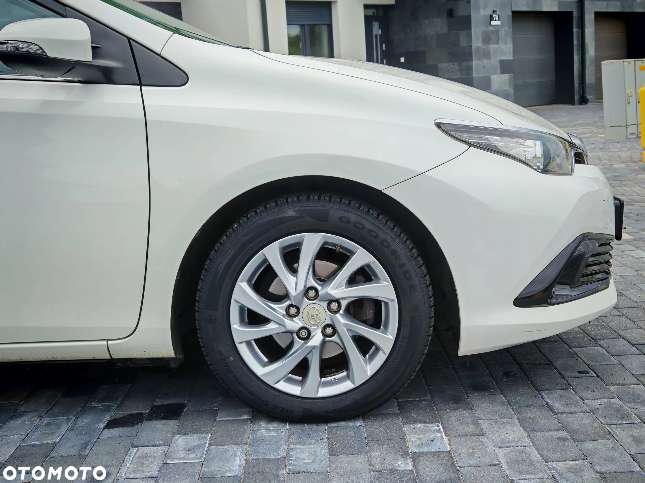 Toyota Auris 1.6 D-4D Premium - 18