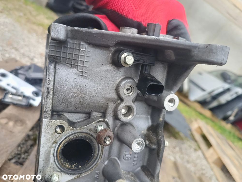 Głowica prawa lewa komplet  4R8Q-6090 Land Rover Jaguar 2.7 D - 6