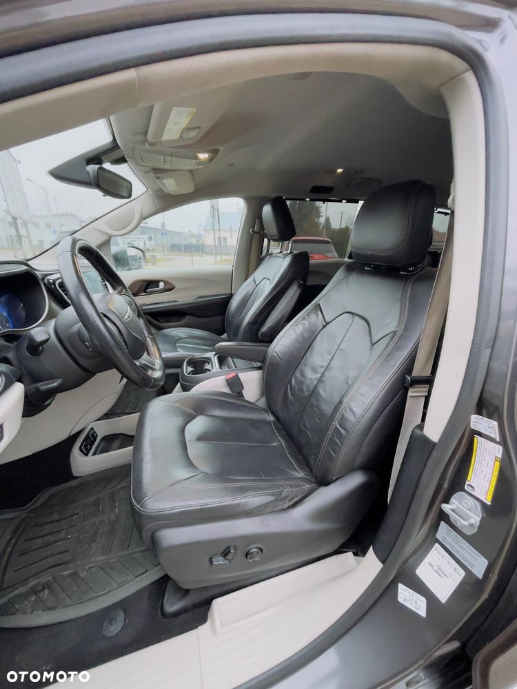 Chrysler Pacifica - 20