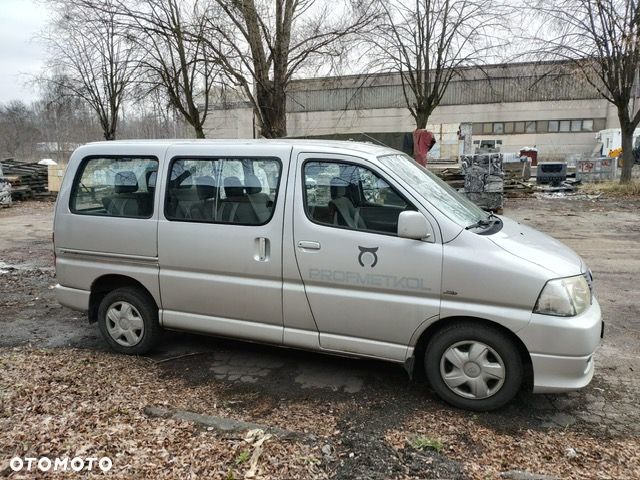 Toyota Hiace - 1