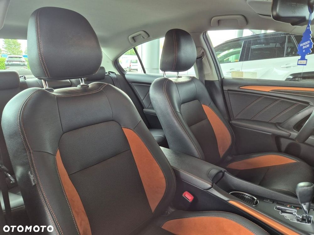 Toyota Avensis 1.8 Premium MS - 16