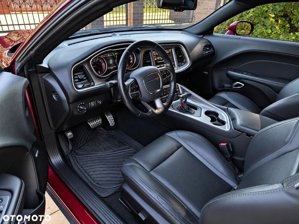 Dodge Challenger - 8