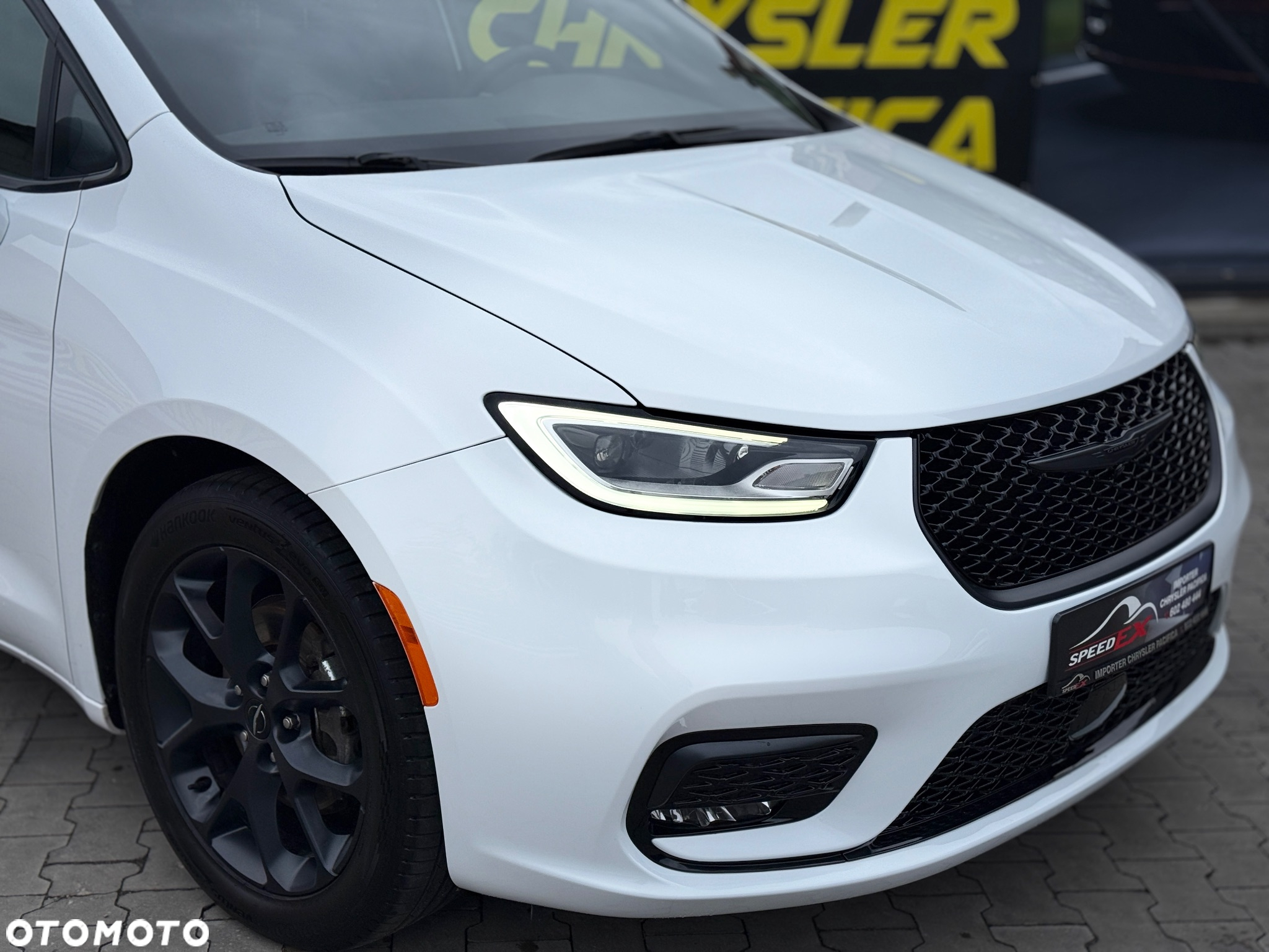 Chrysler Pacifica - 4