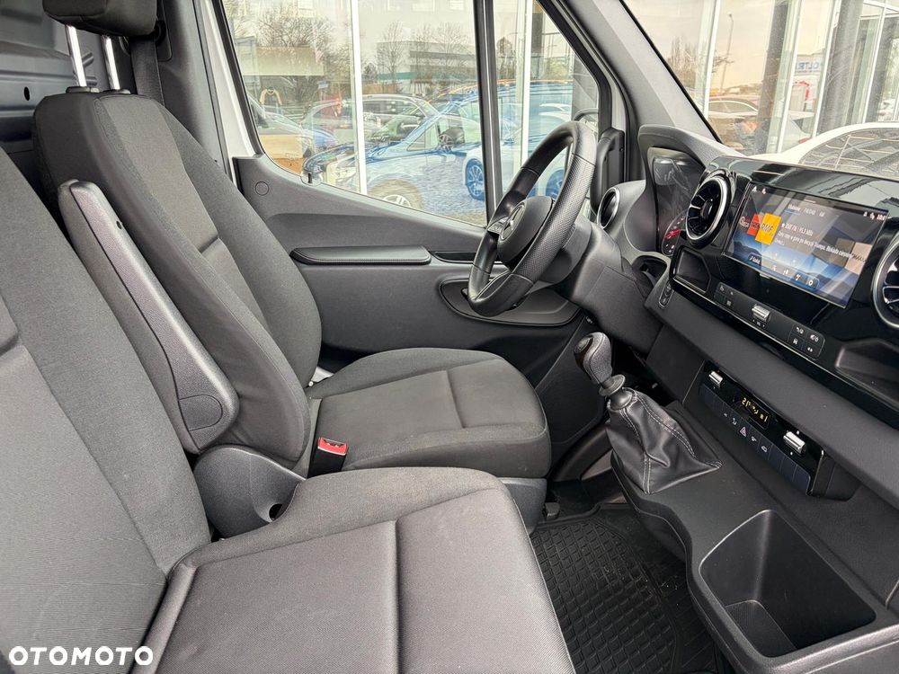 Mercedes-Benz Sprinter L4H2 - 12