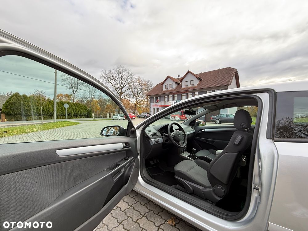 Opel Astra III GTC 1.8 Cosmo - 13