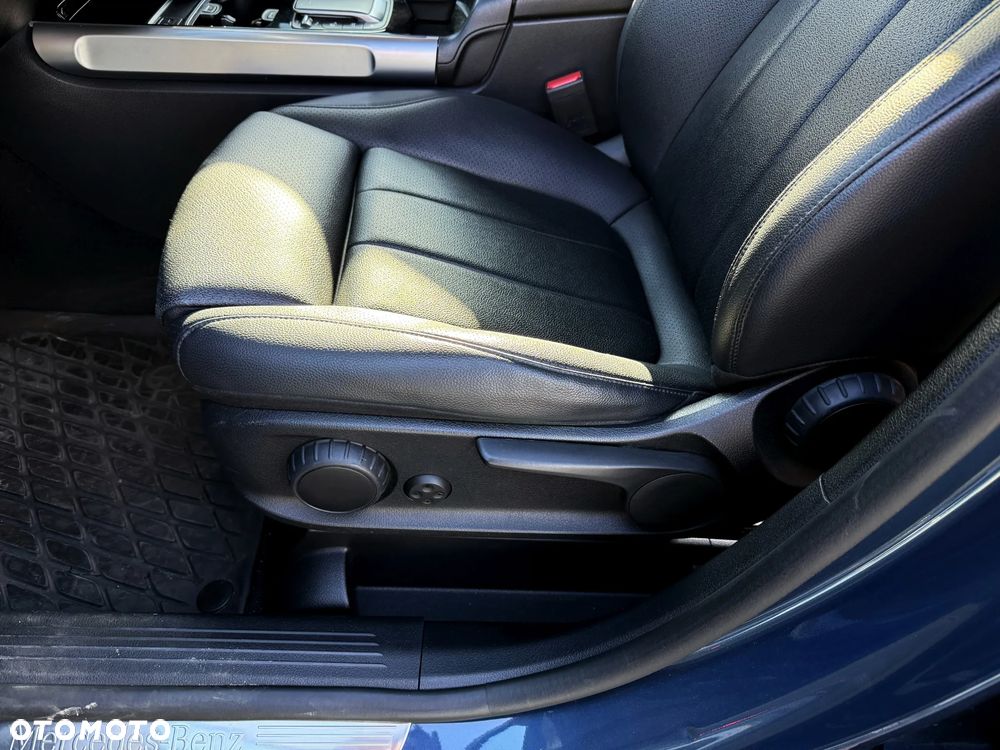 Mercedes-Benz GLB 250 4Matic 8G-DCT - 30