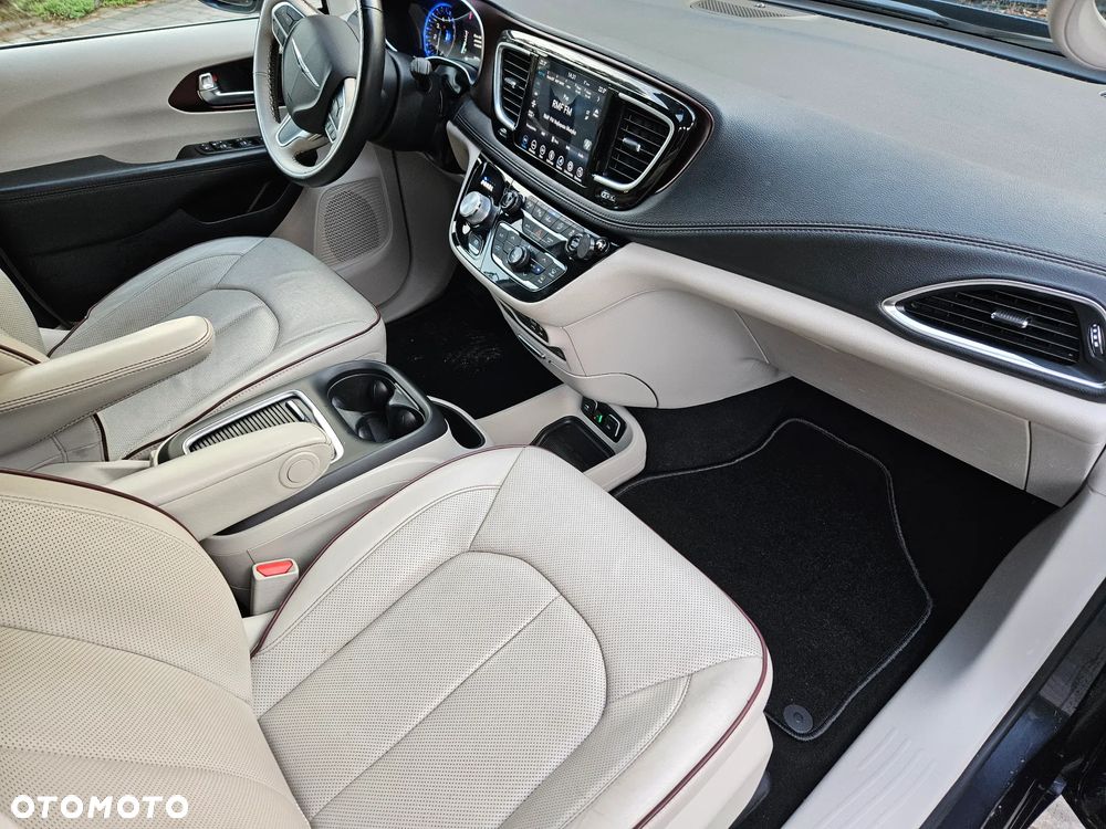 Chrysler Pacifica - 15