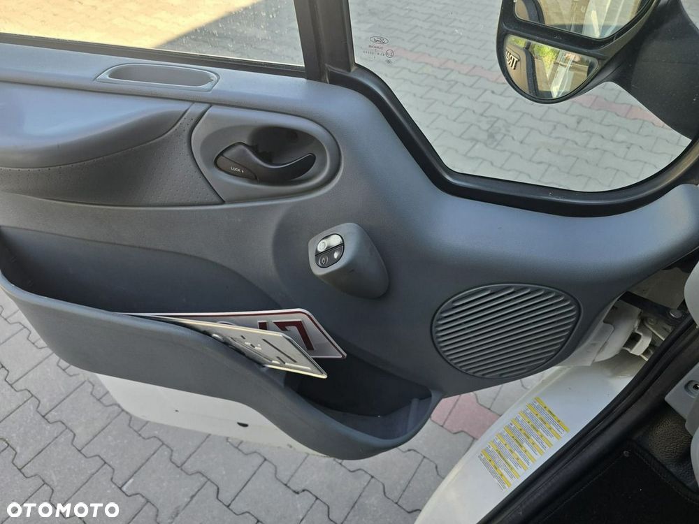 Ford Transit - 32