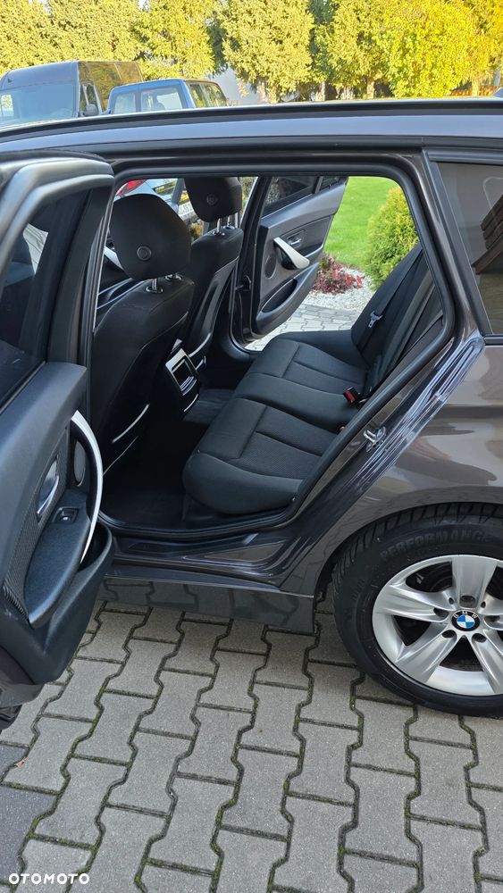 BMW Seria 3 320i Modern Line - 15