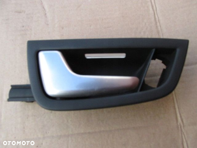 Audi A8 D3 lift Klamka wewnętrzna lewy przód 4E0837019 - 3
