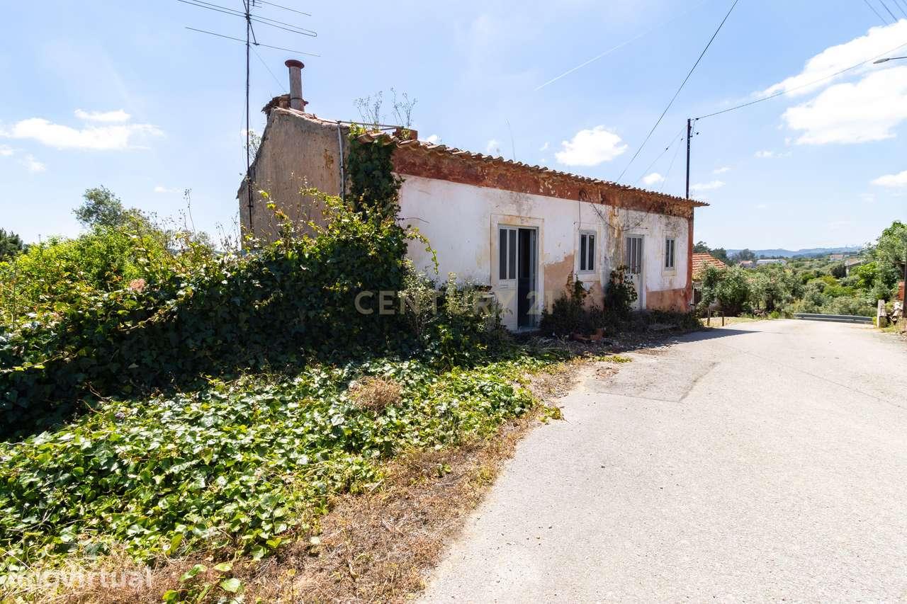 Moradia T2 para reconstrução em Casais da  Abadia, Caxarias, Ourém - Grande imagem: 4/18