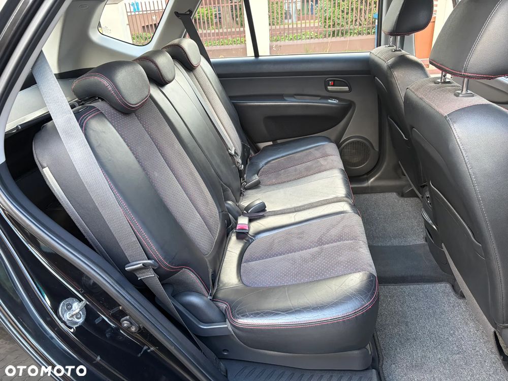 Kia Carens - 30