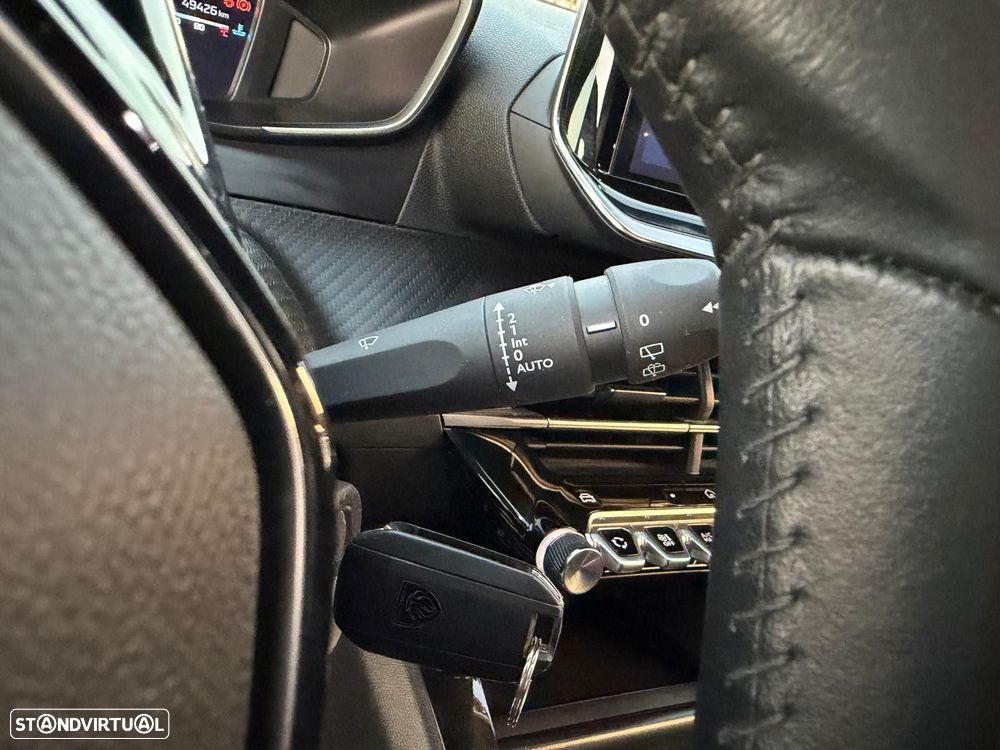 Peugeot 2008 1.2 PureTech Allure - 20
