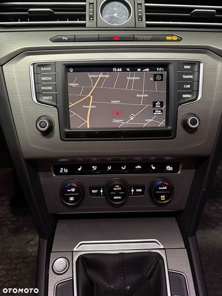 Volkswagen Passat - 4