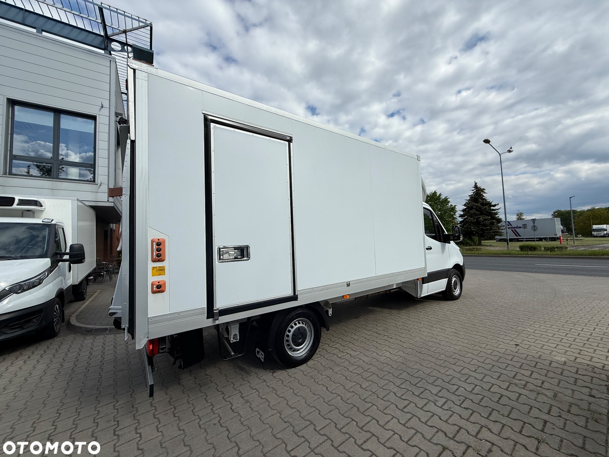 Mercedes-Benz SPRINTER 316 CDI AUTOMAT KONTENER 8ep CHŁODNIA / MROŹNIA WINDA - 12