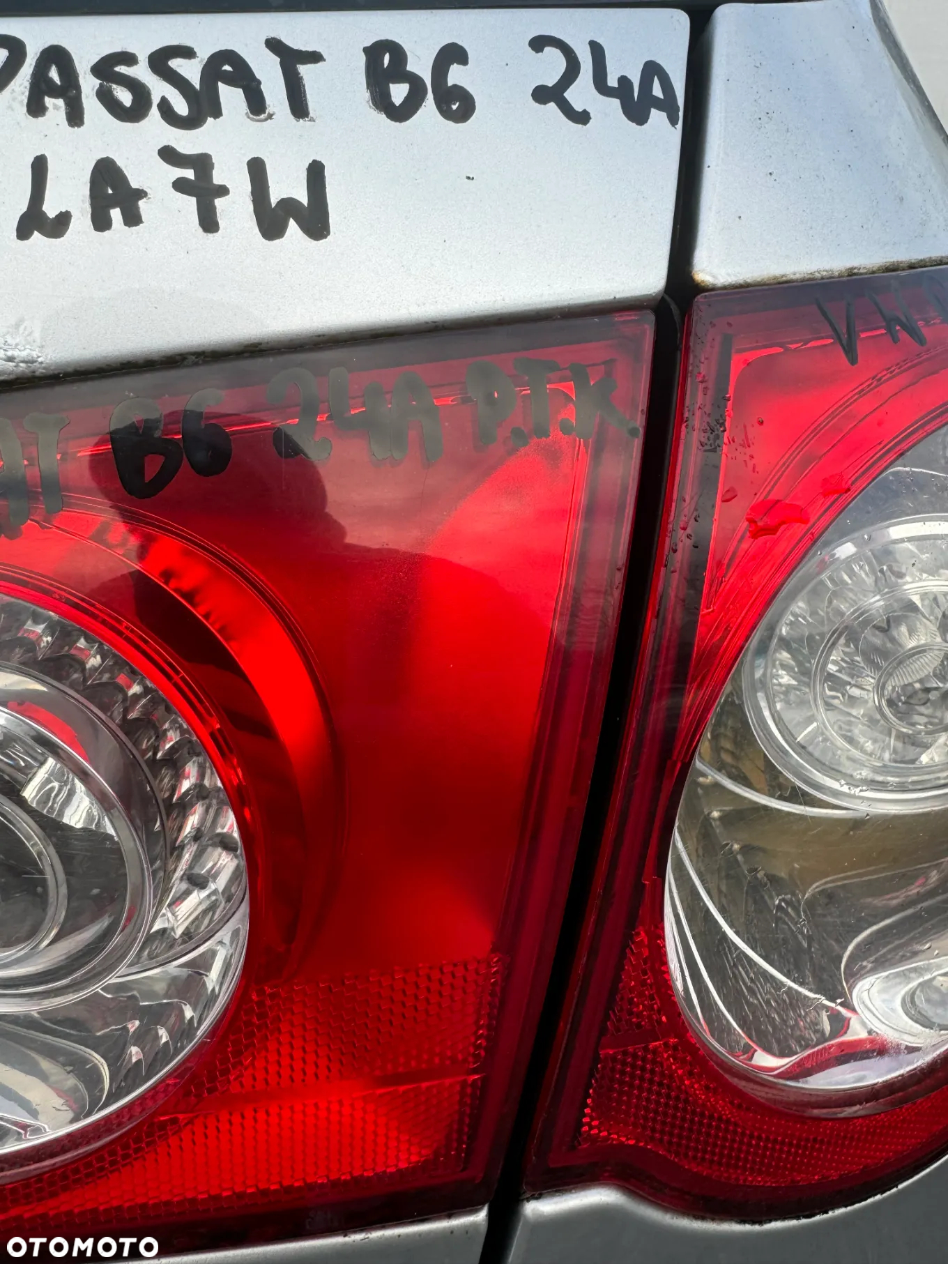 VW PASSAT B6 LAMPA PRAWY TYŁ PRAWA TYLNA Z KLAPY W KLAPĘ - 3