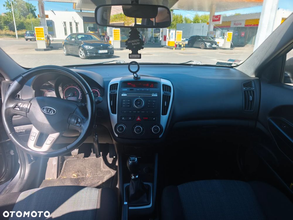 Kia Ceed 1.6 L - 5