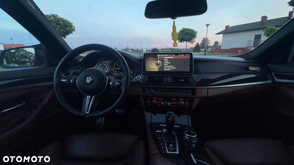 BMW Seria 5 530d xDrive - 10