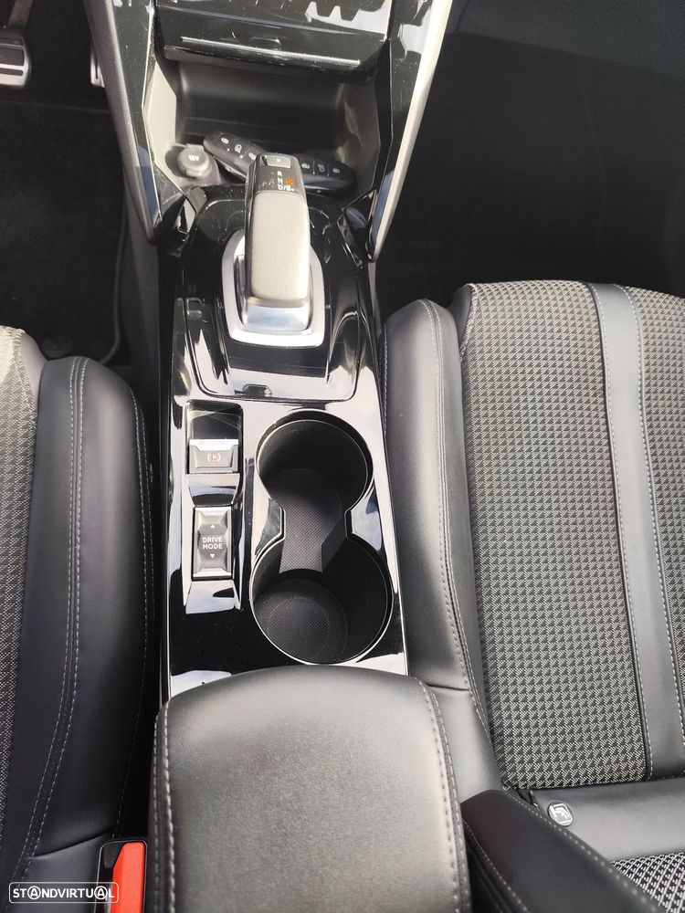 Peugeot e-208 GT - 8