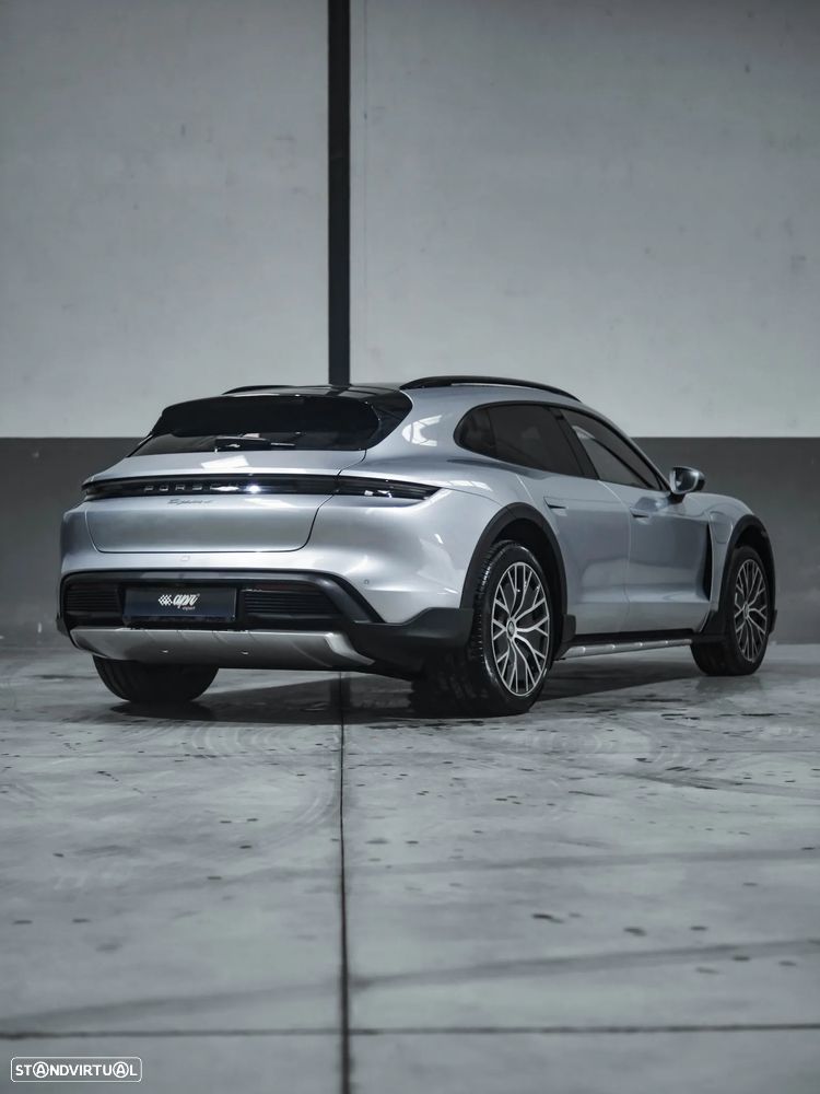 Porsche Taycan Cross Turismo 4 - 10