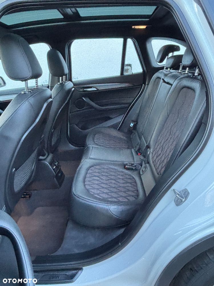 BMW X1 sDrive18d xLine - 23