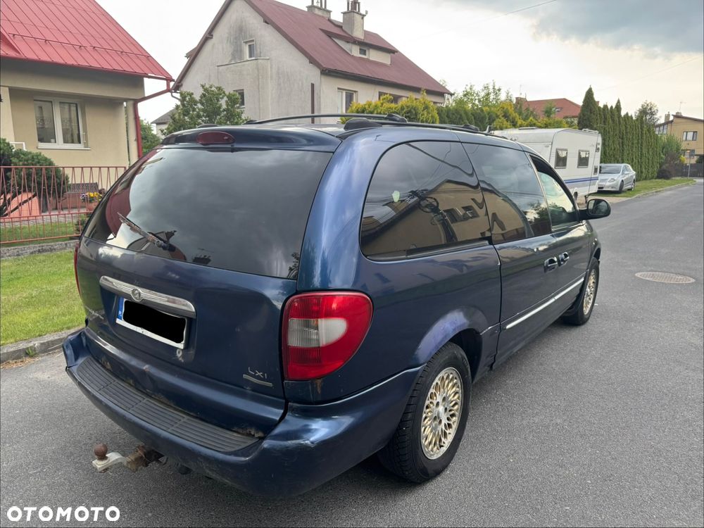 Chrysler Town & Country - 5