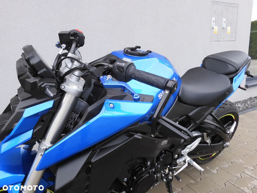 Suzuki GSX - 27