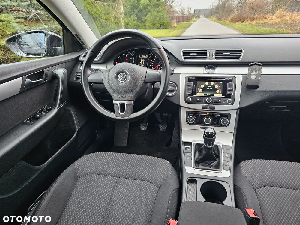 Volkswagen Passat 2.0 TDI DPF BlueMotion Technology Comfortline - 8