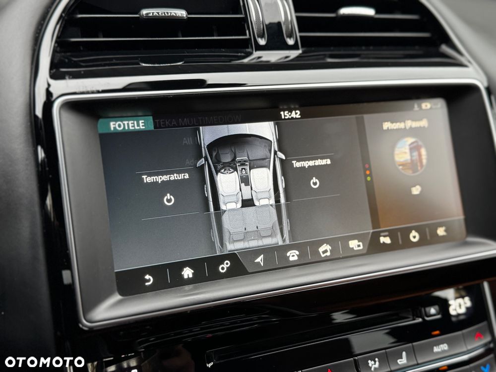Jaguar XE 2.0 T R-Sport - 34