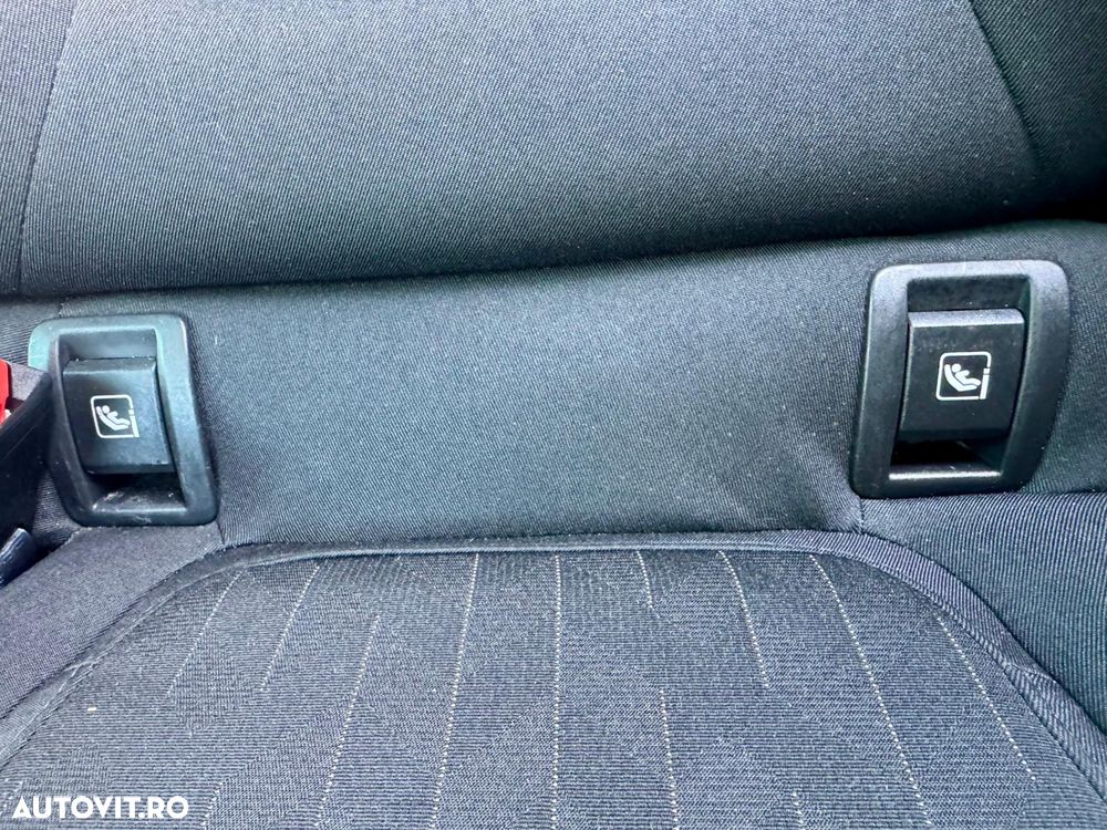 Renault Megane TCe 140 GPF LIMITED - 32