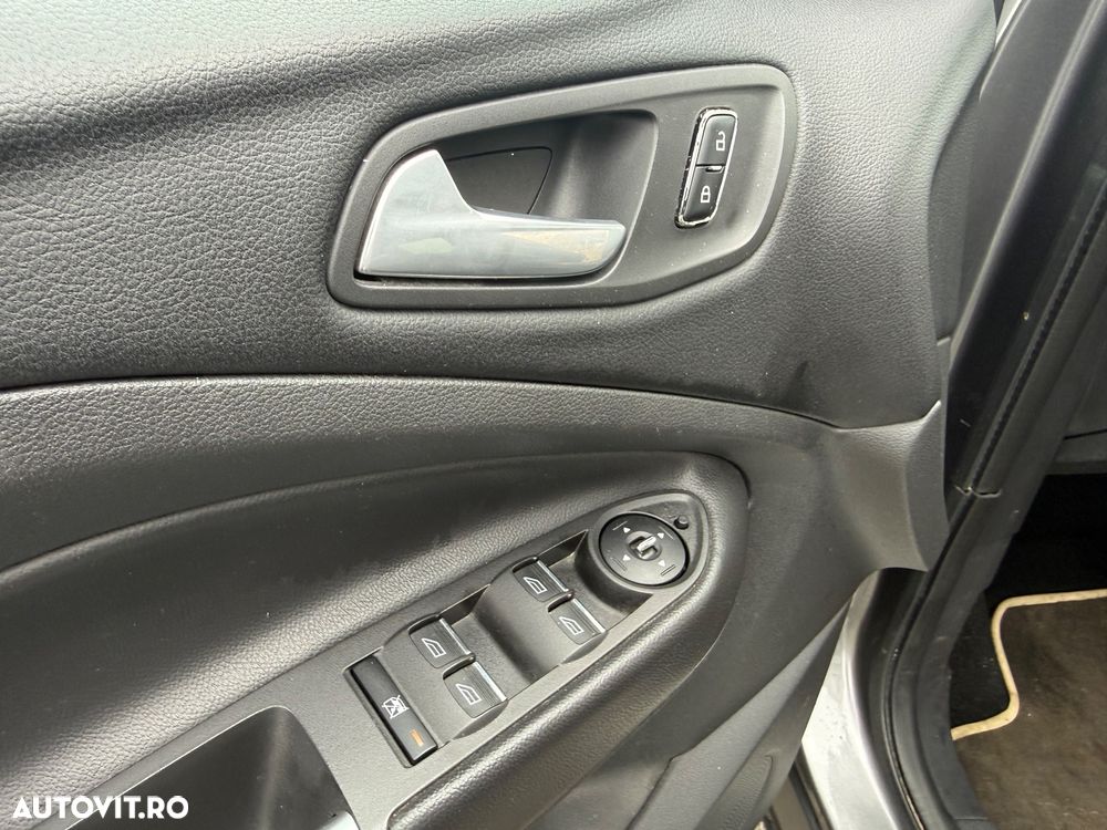 Ford Kuga 2.0 TDCi 4WD Powershift Titanium - 35