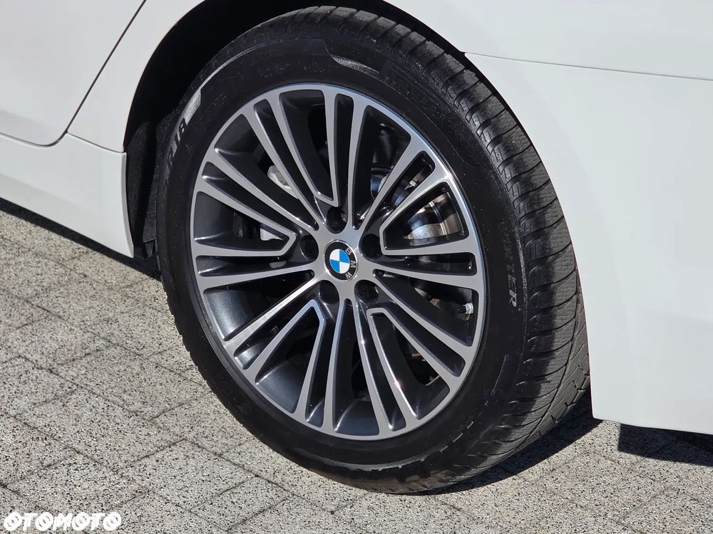 BMW Seria 5 530e iPerformance xDrive Sport Line sport - 32