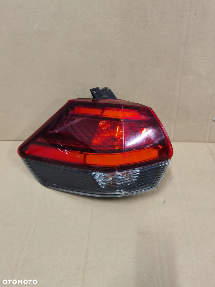 NISSAN X-TRAIL T32 LIFT LAMPA TYŁ TYLNA LEWA