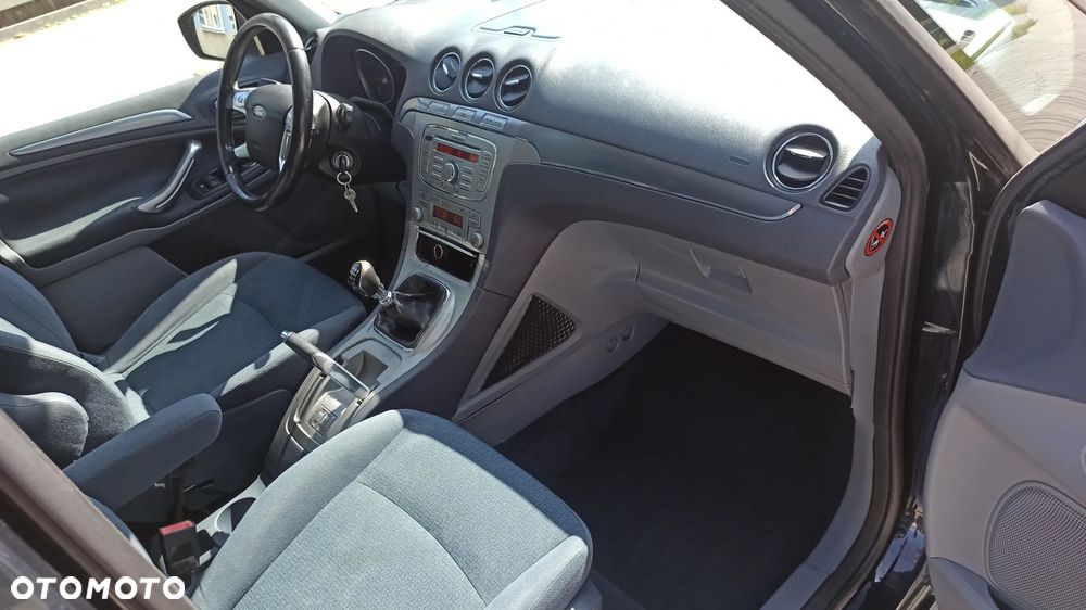 Ford Galaxy - 16