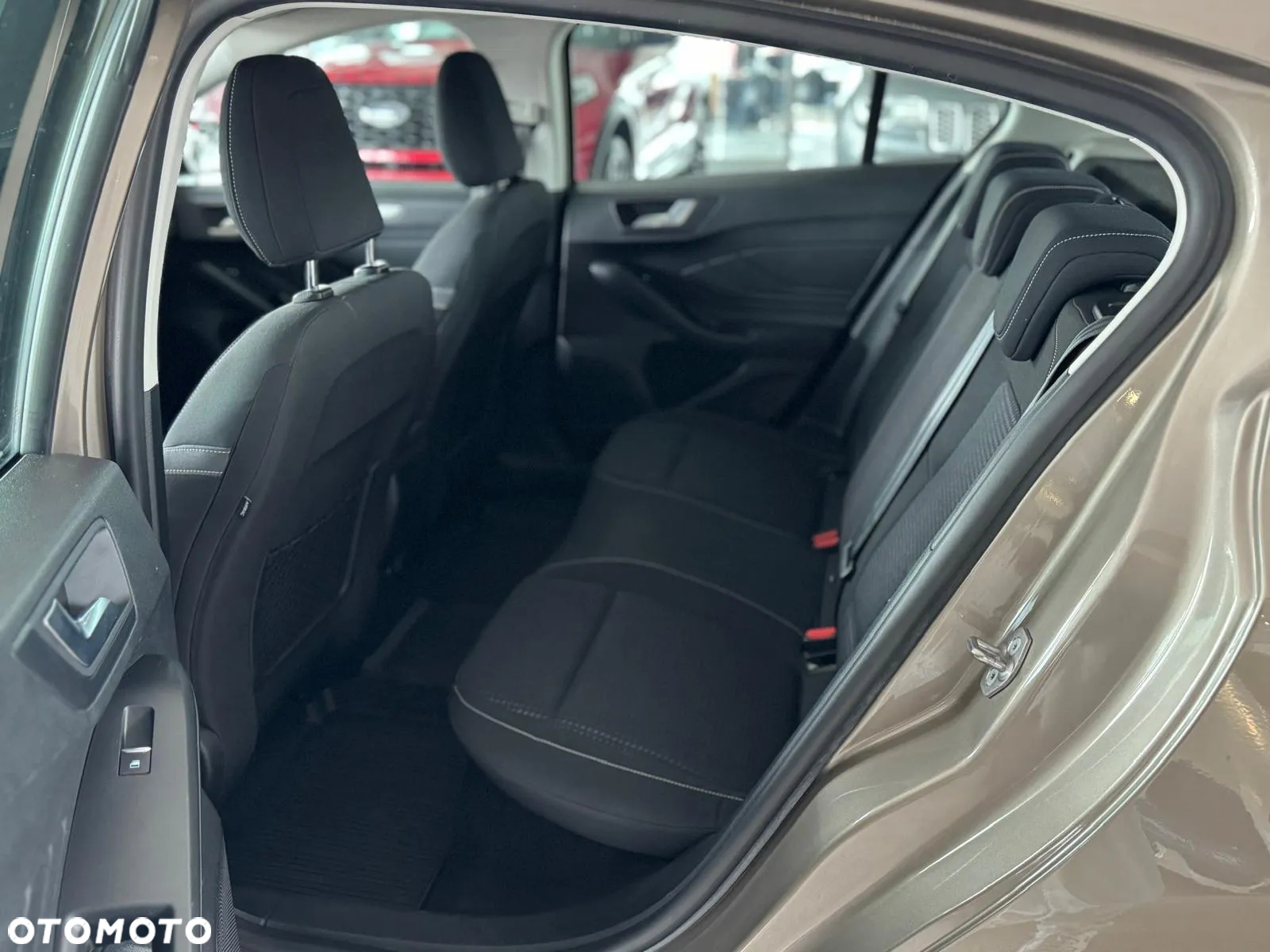 Ford Focus 1.0 EcoBoost Titanium Business - 34