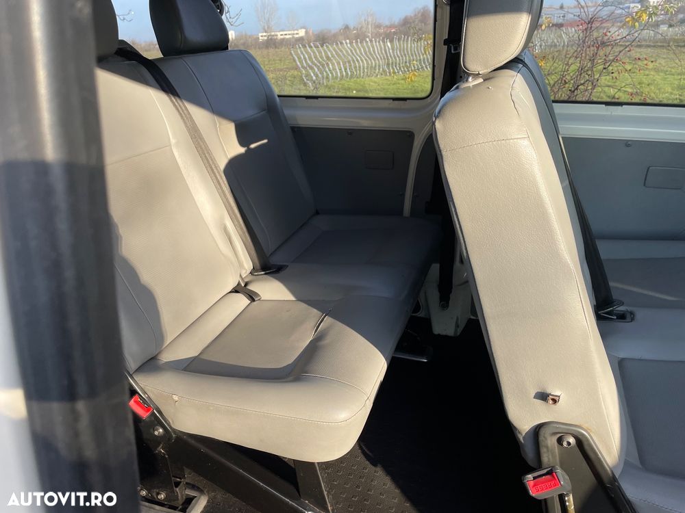 Volkswagen Transporter Caravelle Lung (7 loc) - 11