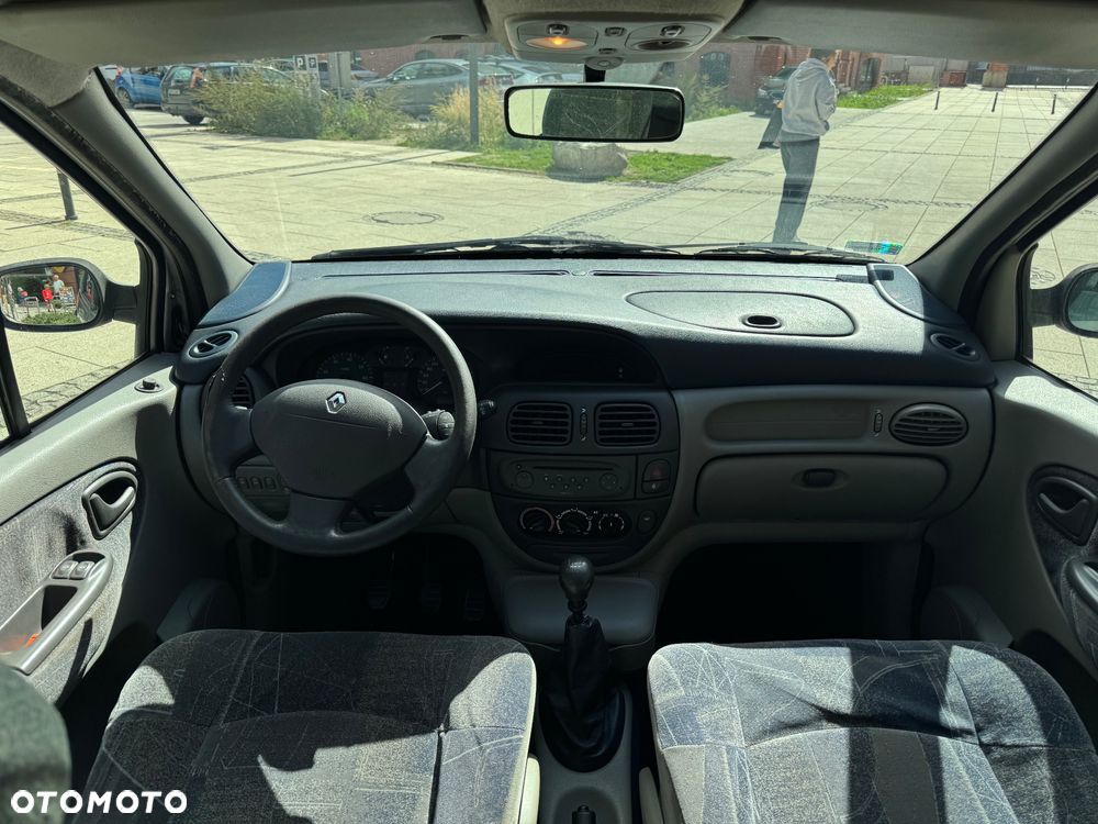 Renault Scenic 1.6 16V Privilege - 11