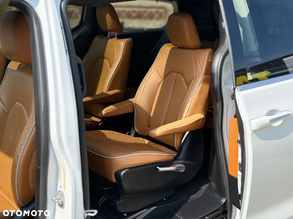 Chrysler Pacifica - 20