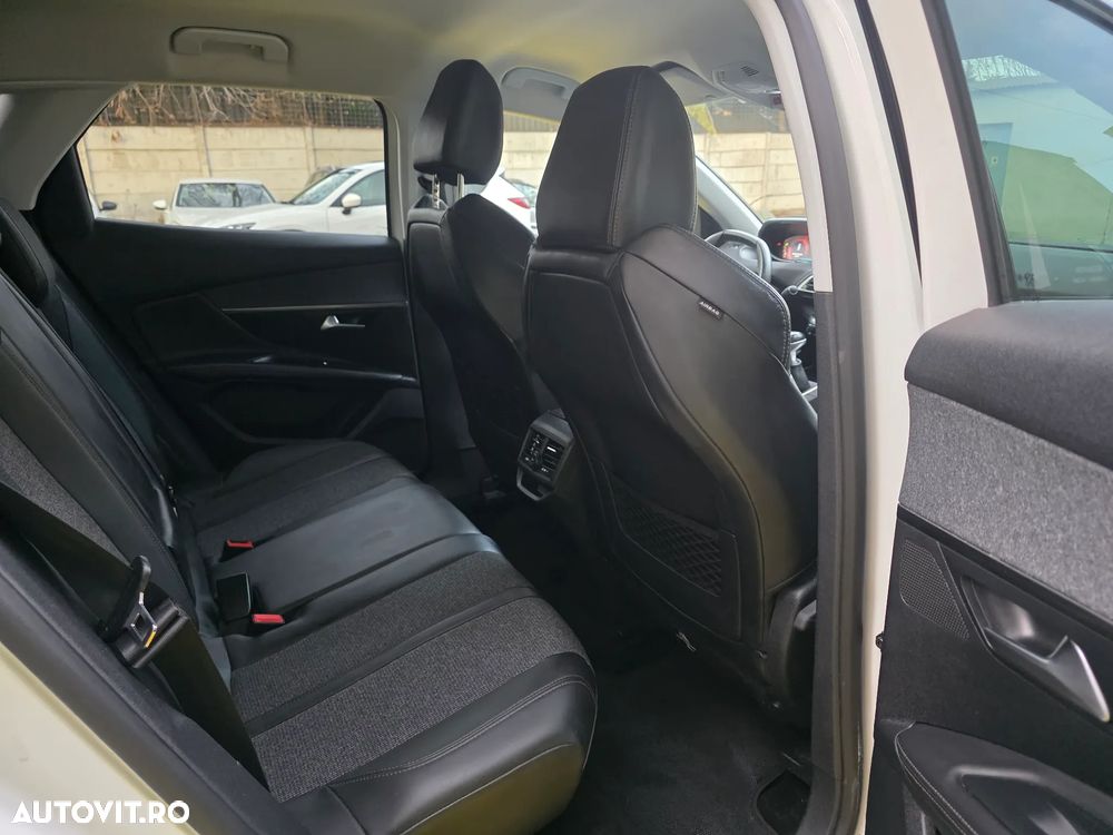 Peugeot 3008 1.2 PureTech S&S BVM6 Allure - 14