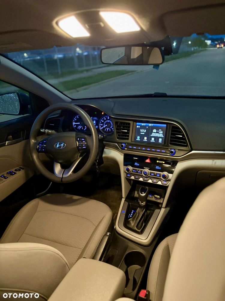 Hyundai Elantra - 11