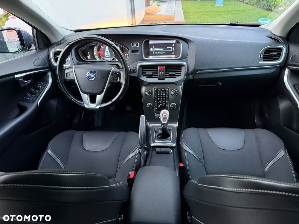 Volvo V40 D2 Summum - 26