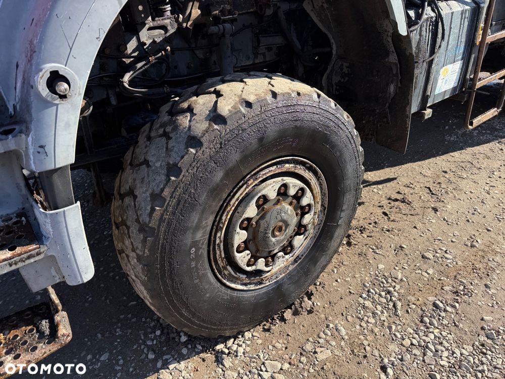 Mercedes-Benz 1833 - 10