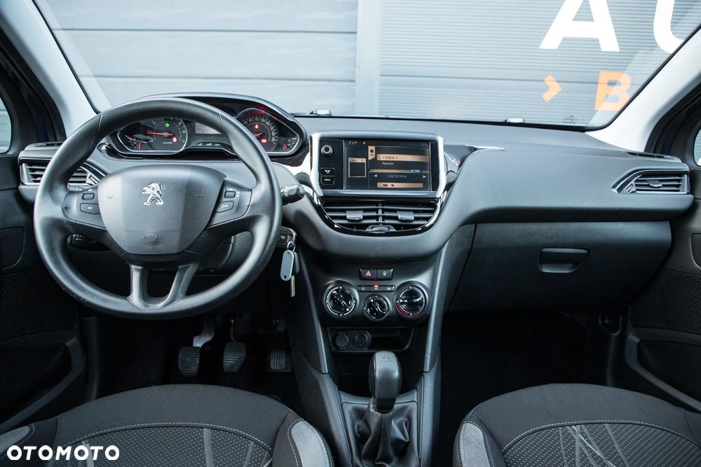 Peugeot 208 - 12