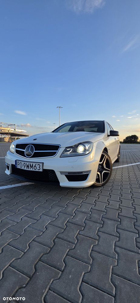 Mercedes-Benz Klasa C 63 AMG - 27
