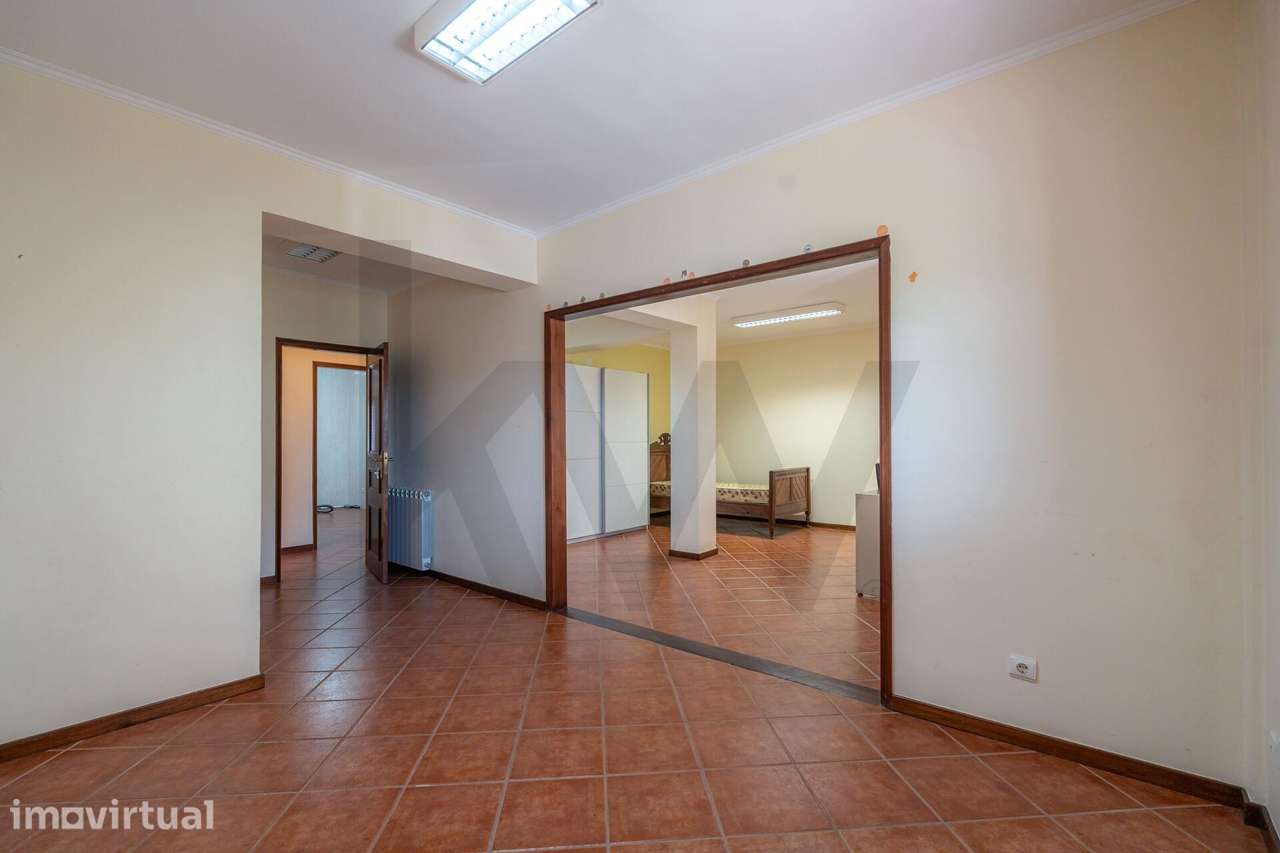 Moradia T7 com piscina e Garagem em Banhos Secos, Santa Clara - Grande imagem: 3/26