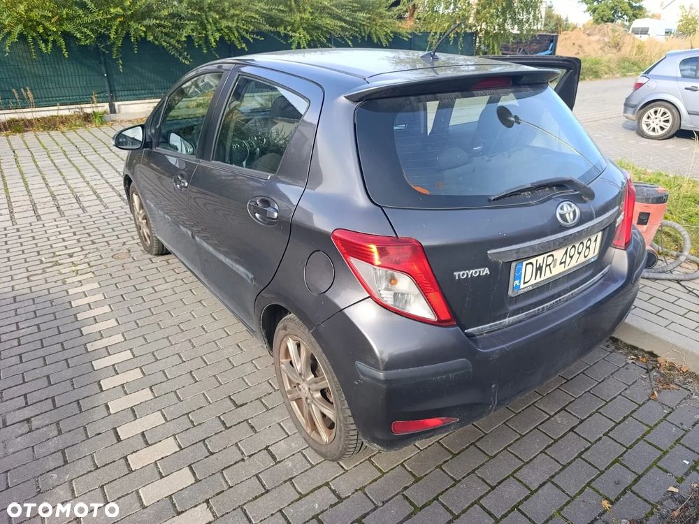 Toyota Yaris 2011 photo 2