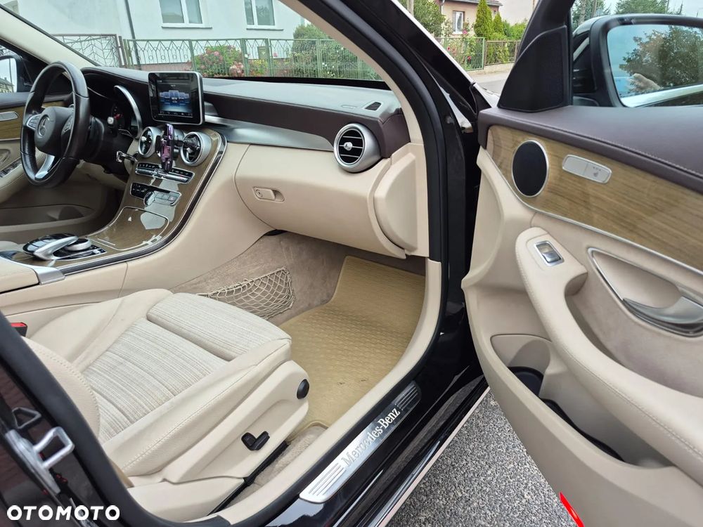 Mercedes-Benz Klasa C 220 d 4-Matic 9G-TRONIC - 14