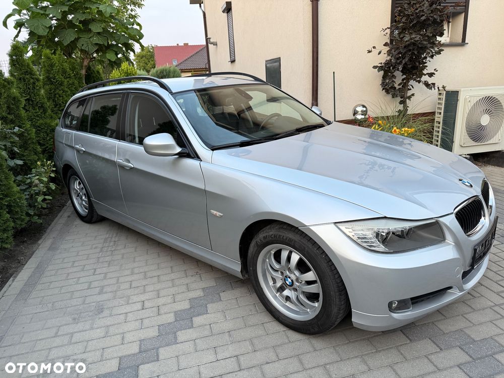 BMW Seria 3 318i Touring - 1